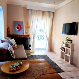 https://golden-sky-apartment.hotels-of-thessaloniki.com