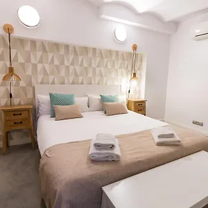 https://trivao-park-guell.topbarcelonahotels.com