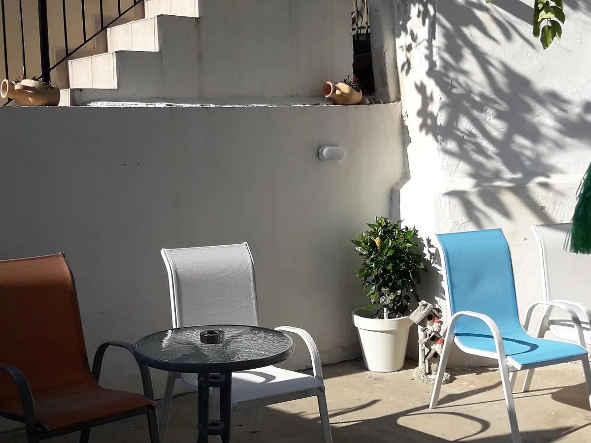 Homestay Marina'S Rooms Xrisopolitissa Larnaca