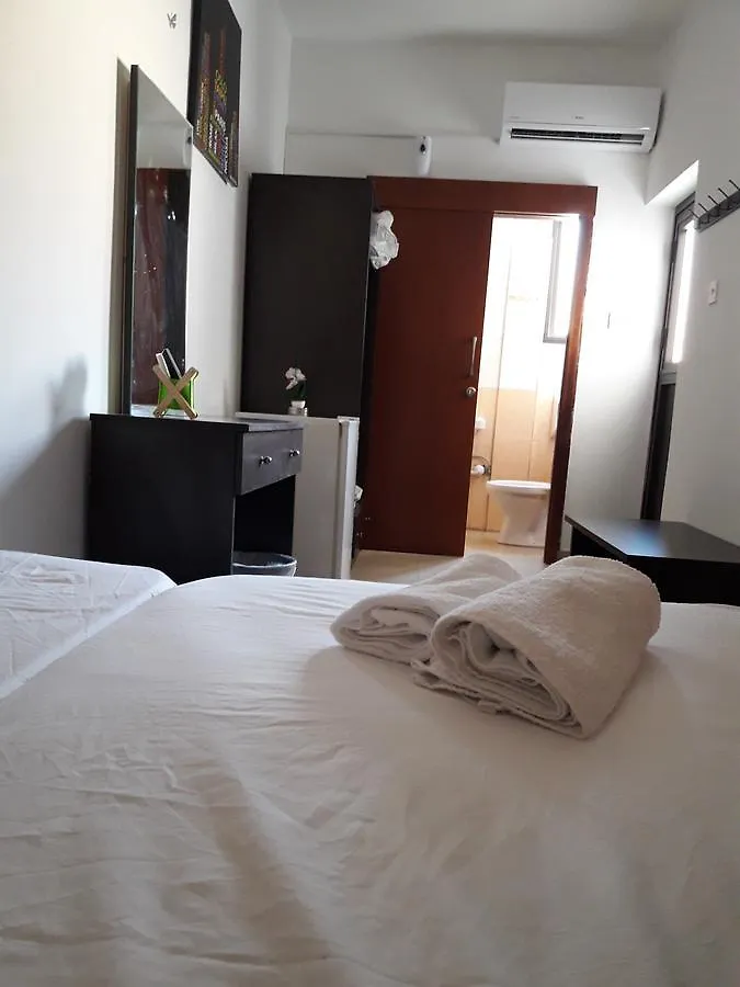 Homestay Marina'S Rooms Xrisopolitissa Larnaca Cyprus