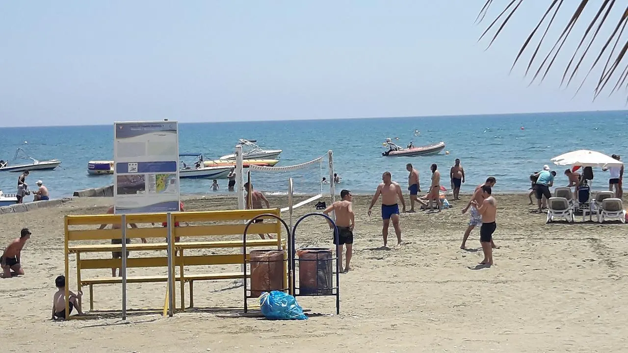 Marina'S Rooms Xrisopolitissa Larnaca Homestay